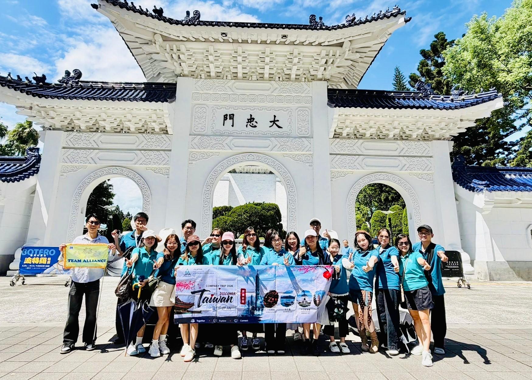 JPA Vietnam colleagues connecting together